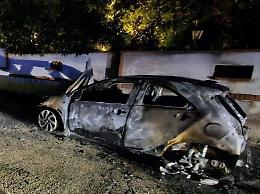 Incendiate due auto nella notte, indagano I Carabinieri