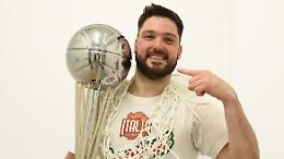 Basket, Marco Giancarli alza la Coppa Italia di serie B