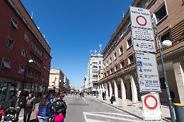 Isola pedonale e pista ciclabile, mobilitazione dell'opposizione