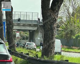 SI lancia nel vuoto dal ponte di Montarelli, gravi le condizioni del 26enne