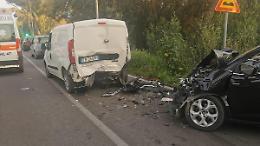 Due feriti in un violento tamponamento in via Capograssa
