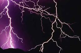 Diramato l'allerta meteo, previsti venti di burrasca e mareggiate lungo le coste esposte