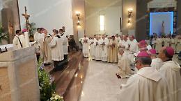 Don Gianni Checchinato ordinato vescovo, celebrazione e festa nella chiesa del "Sacro Cuore"