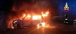 Auto incendiate in via Pio IX, c'è anche la pista dell'intimidazione al politico