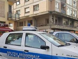 Le pareti in vetro si "trasformano" in mattoni, sigilli al manufatto di un noto professionista