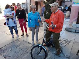 Gli rubano la bici e si sente perduto, nonno commuove il web e parte la colletta