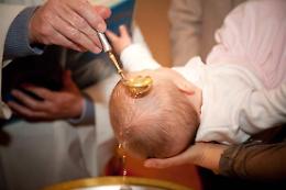 La Curia cambia, niente più certificato di idoneità per padrini e madrine per cresime e battesimi