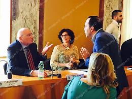(VIDEO) Seduta sospesa in Consiglio per lite tra Adinolfi e la maggioranza, tensione in Aula