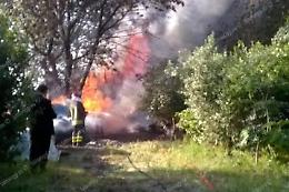 Vasto incendio su via Terracina, sul posto i vigili del fuoco con ben due autobotti