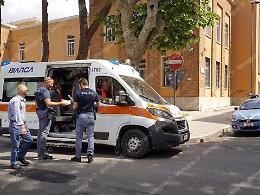 Botte all'uscita di scuola per una ragazza: due giovani picchiati finiscono al Goretti