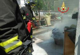 Bombola di Gpl prende fuoco all'esterno di un'abitazione, scattano le segnalazioni