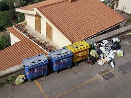 Incivili e rifiuti, cambia l'appalto. Cassonetti da rimuovere, si passa al porta a porta integrale