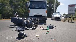 Maxi scooter finisce contro un camioncino sulla Monti Lepini, gravi le condizioni del centauro