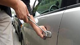Ladri di auto scatenati, rubate nella notte una Fiat 500 Abarth e una Alfa Romeo  Giulietta