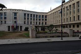 Si può crescere tra i simboli  fascisti di Fondazione della nostra città