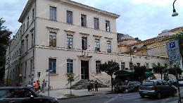 Due lavoratori irregolari nei lavori alla scuola elementare "Fiorini". La prefettura sospende i lavori