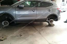 Tornano in azione i ladri di cerchioni. Altre automobili depredate e lasciate sui blocchetti