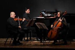 Domenica da vivere: Giobbe Covatta far&agrave; ridere Sabaudia. Musica a Formia e all'Abbazia di Fossanova