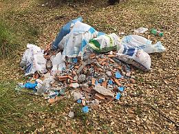 Discarica di rifiuti speciali nella sughereta di San Vito, la denuncia di "Fare Verde"