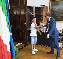 Valerio Catoia premiato dal Ministro Lotti, l'eroe dell'estate conquista un'altra medaglia