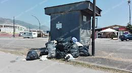 Terracina, turisti refrattari al porta a porta: rifiuti di ogni tipo abbandonati sulla Pontina