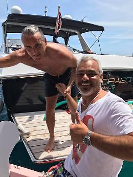 [FOTO] Il gelataio dei vip si muove in barca tra Ponza e Palmarola. La storia di Alfio Boschi