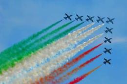 Soldi alla srl dell'ex assessore per l'evento delle Frecce tricolori. Ncs: «Il sindaco chiarisca»