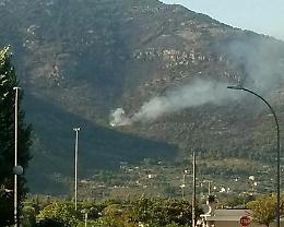 Terracina, nuovo incendio alla pineta di San Silviano: fiamme anche nei boschi di Itri