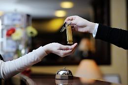 Terracina, controlli sull'imposta di soggiorno. I vigili passano al setaccio hotel e case vacanza