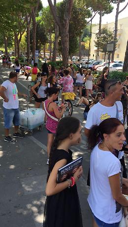 Benji & Fede in concerto, tanti i fan in fila da ieri notte per gli ultimi biglietti