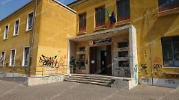 Via le orribili scritte dai muri degli edifici di Fondazione, oggi al via i lavori di restyling