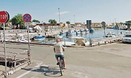 La ciclo-pedonale sul canale diventa un ponte per i pescatori. Cambio di rotta del Comune