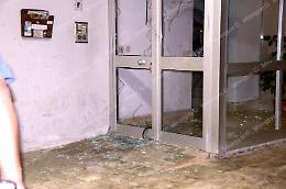 Agguato punitivo contro un giovane: lo inseguono in quattro con le spranghe ma lui fugge