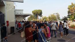 Crisi idrica, nuova protesta: i cittadini tentano di bloccare la stazione ferroviaria di Formia