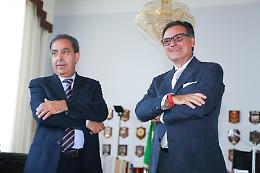 Il Prefetto Pierluigi Faloni saluta il Comandante Provinciale dei vigili del fuoco Liberati