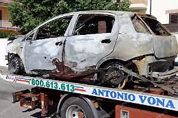 Un forte interesse economico dietro l'incendio delle due vetture in via Ambrifi