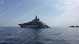 L'emiro del Qatar visita  Ponza a bordo dell'imponente Al Lusail, un super yacht da 123 metri
