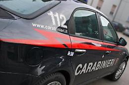 Furto in un negozio d'abbigliamento, arrestato un 40enne. L'uomo beccato in uscita dal campo rom
