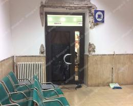 Furto notturno al bar della stazione, i ladri fuggono con gratta e vinci e sigarette