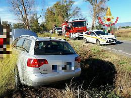 La baby sitter alla guida non ha rispettato lo stop, il bambino resta in gravi condizioni
