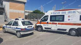 Aggredisce la rivale in amore all'uscita di scuola. E' dovuta intervenire la polizia locale