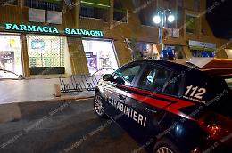 Rapina in farmacia, bandito col passamontagna e armato di coltello da cucina