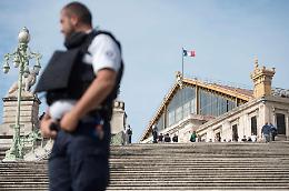 Killer di Marsiglia, braccato il fratello di Ahmed Hanachi: sarebbe la mente dell'attentato