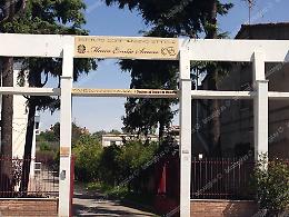 Protesta dei genitori dopo il trasferimento della dirigente scolastica