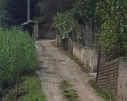 Buche e disagi in via Codazinzola, i residenti scrivono al sindaco tramite Facebook