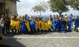 Piccoli giocatori si cimentano in una partita di "scacchi viventi"
