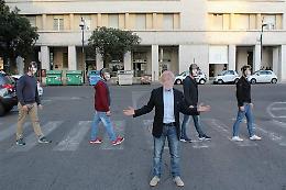 I militanti di CasaPound come i Beatles ad Abbey Road: "Mancano soltanto le strisce pedonali"