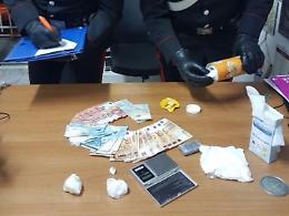 Con la cocaina in una busta di patatine, in arresto una coppia di Caserta