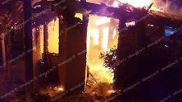 [FOTO + VIDEO] Incendio nella notte, distrutto lo stabilimento balneare "Il Veliero"