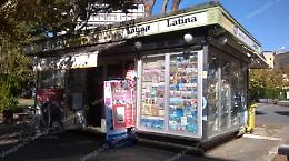 Entra nell'edicola di via Emanuele Filiberto, strappa via alcuni gratta e vinci e poi fugge via